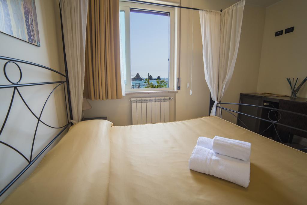 Bed and Breakfast La Terrazza Ачи Костелло Экстерьер фото