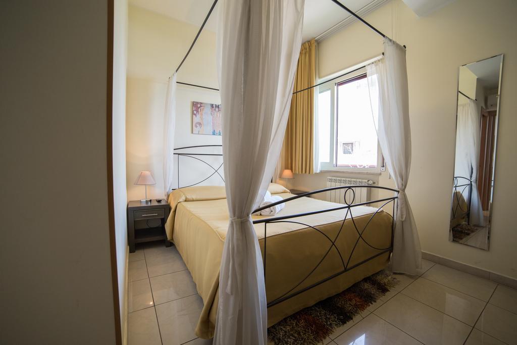 Bed and Breakfast La Terrazza Ачи Костелло Экстерьер фото