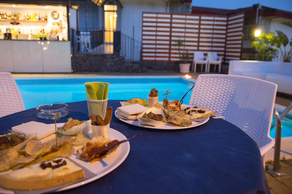 Bed and Breakfast La Terrazza Ачи Костелло Экстерьер фото
