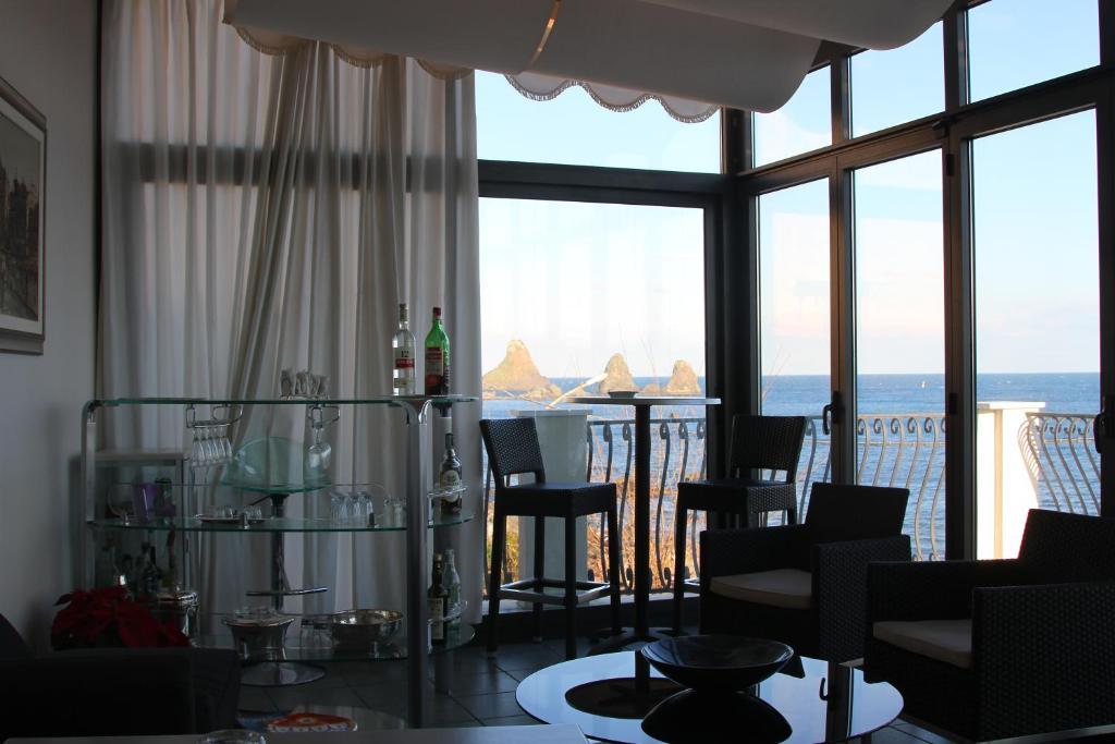 Bed and Breakfast La Terrazza Ачи Костелло Экстерьер фото