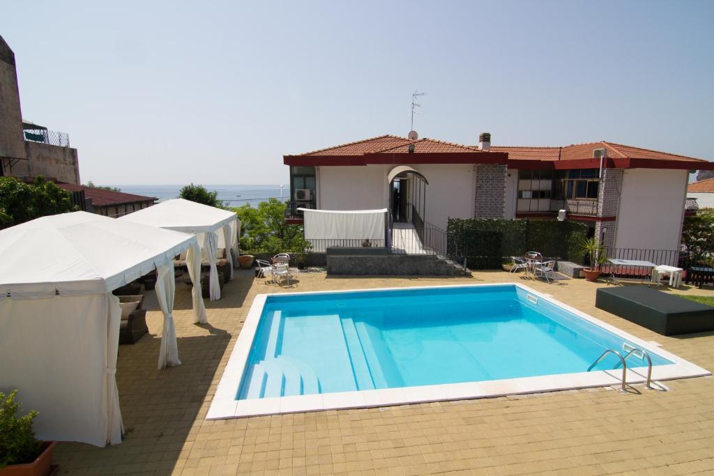 Bed and Breakfast La Terrazza Ачи Костелло Экстерьер фото